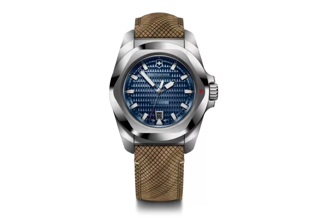 Victorinox | I.N.O.X. Automatic | Férfi karóra | Kék számlap | Fa óraszíj