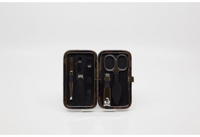 Kis Fémkeretes Manikűrkészlet | Krómozott | 1 Ollós | Körömcsipeszes | Magenta