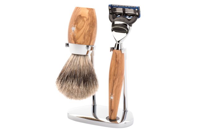 Kosmo Borotvakészlet | Gillette Fusion | Finom Borzszőr Pamacs | Állvány | Olajfa